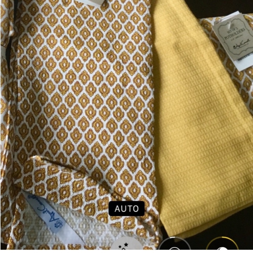 BRAND NEW APRIL CORNELL MEDALLION KITCHEN TOWEL SET OF 2